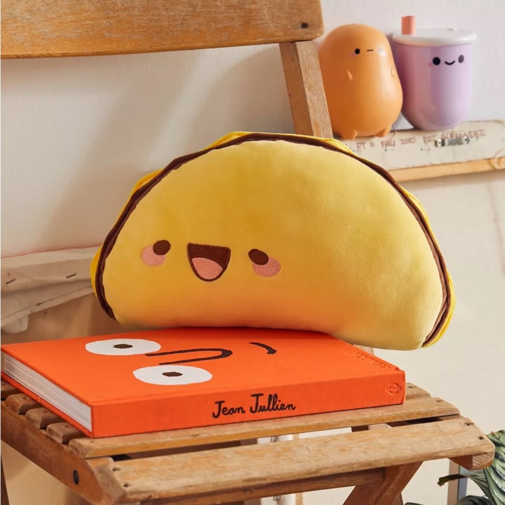 Smoko Taco Mochi Plushie NWT